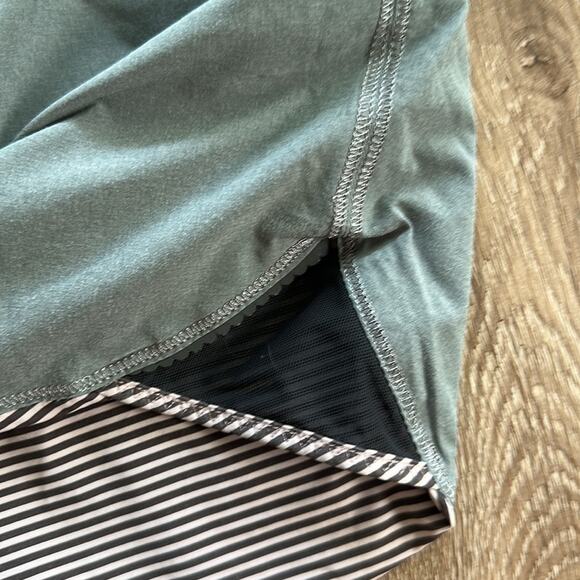 Lululemon Go The Distance 4" Short Reversible Size 6 - Picture 3 of 8